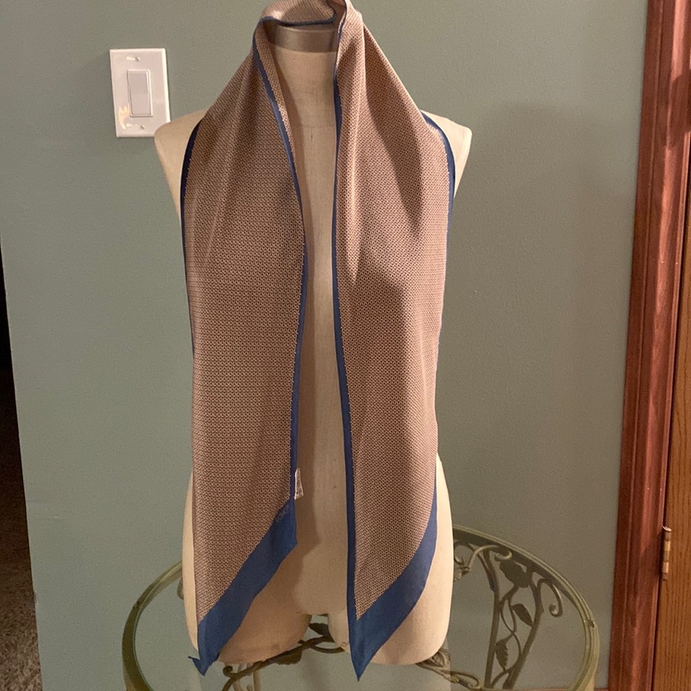 Echo scarf